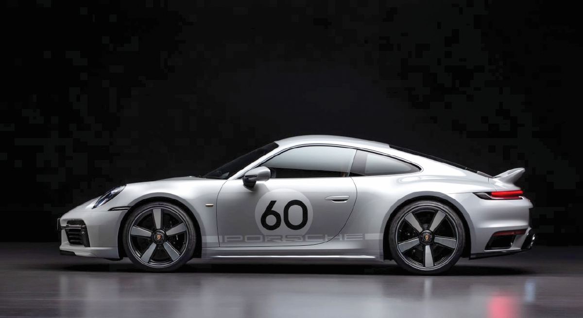 ELEMEN legenda Porsche dengan spoiler belakang ‘ekor itik’.