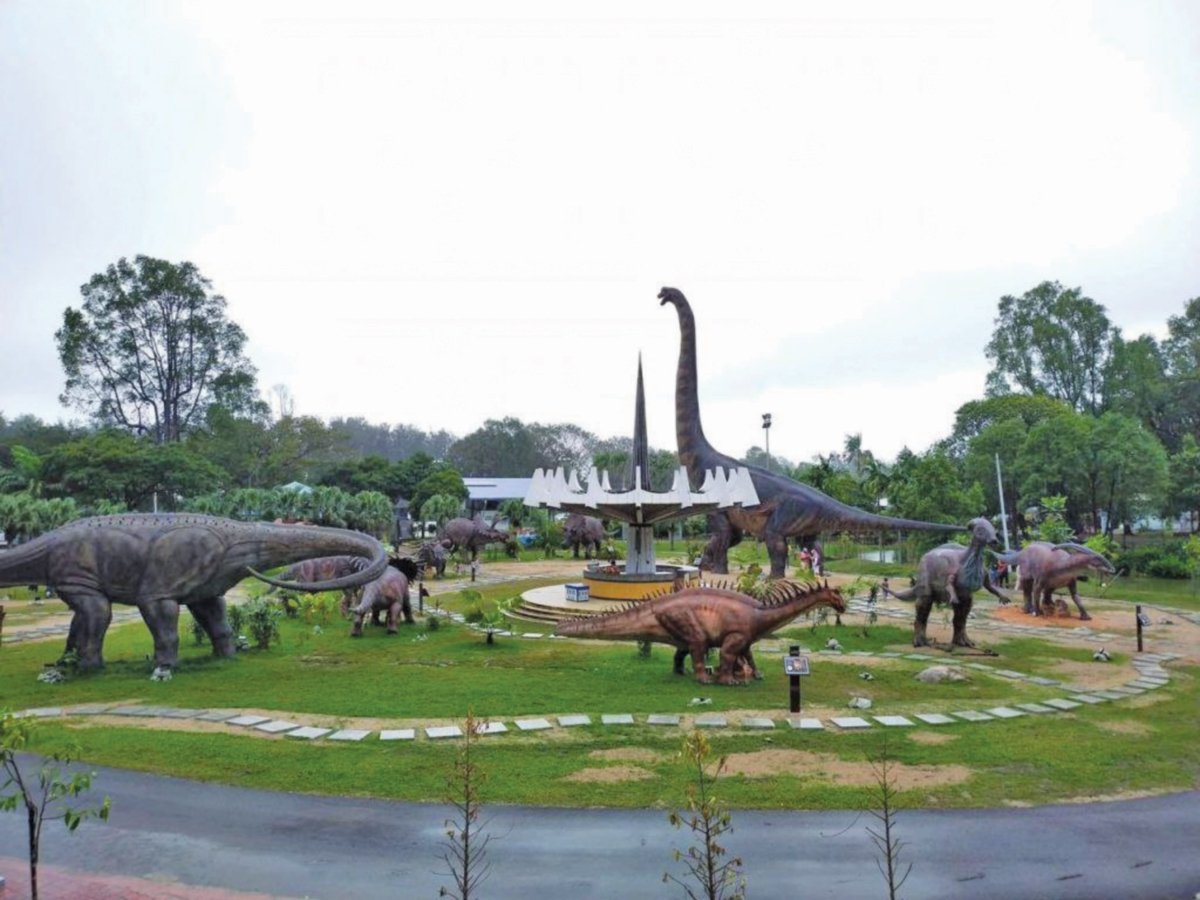 JIKA si kecil gemarkan haiwan khususnya dinosaur, apa kata bawa mereka ke Mini Zoo Taman Teruntum.