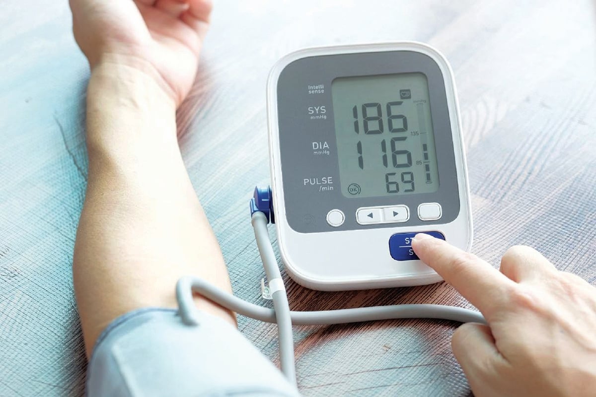 KAJIAN perubatan juga menunjukkan bahawa tekanan darah tinggi mempunyai hubungan rapat dengan sakit jantung dan strok. 