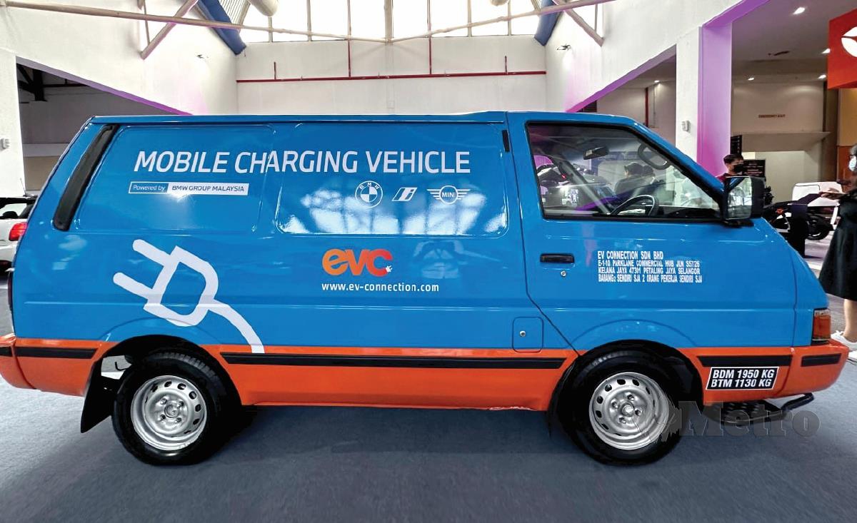 BMW Group Malaysia perkenal prototaip bantu kenderaan EV ‘sadai’ di jalanan.
