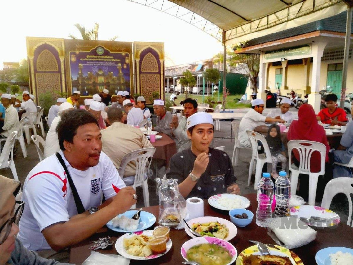 PENGALAMAN berbuka bersama masyarakat Muslim Pattani.