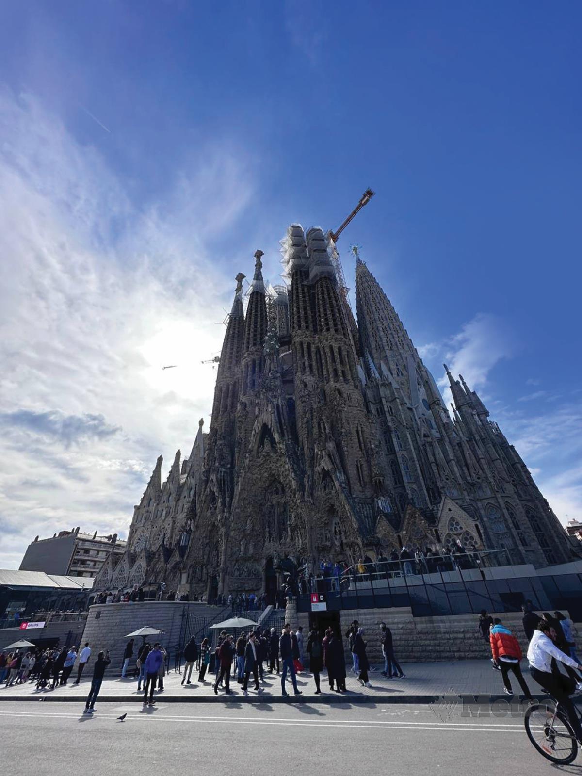SAGRADA Familia hasil rekaan arkitek terkemuka, Antonio Gaudi.