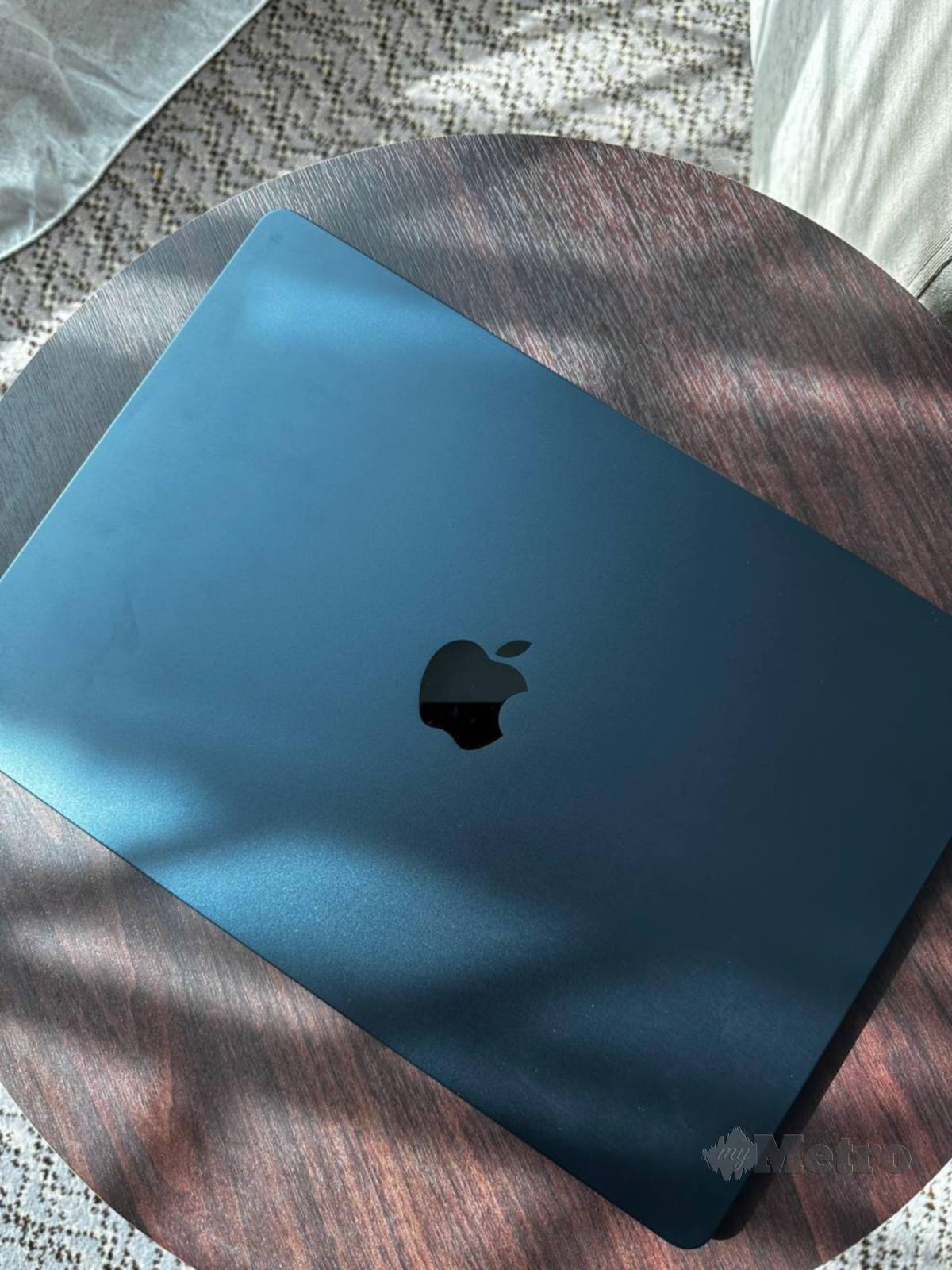 APPLE memperkenalkan generasi baharu MacBook Air dengan saiz 15 inci bersama padanan cip M2.