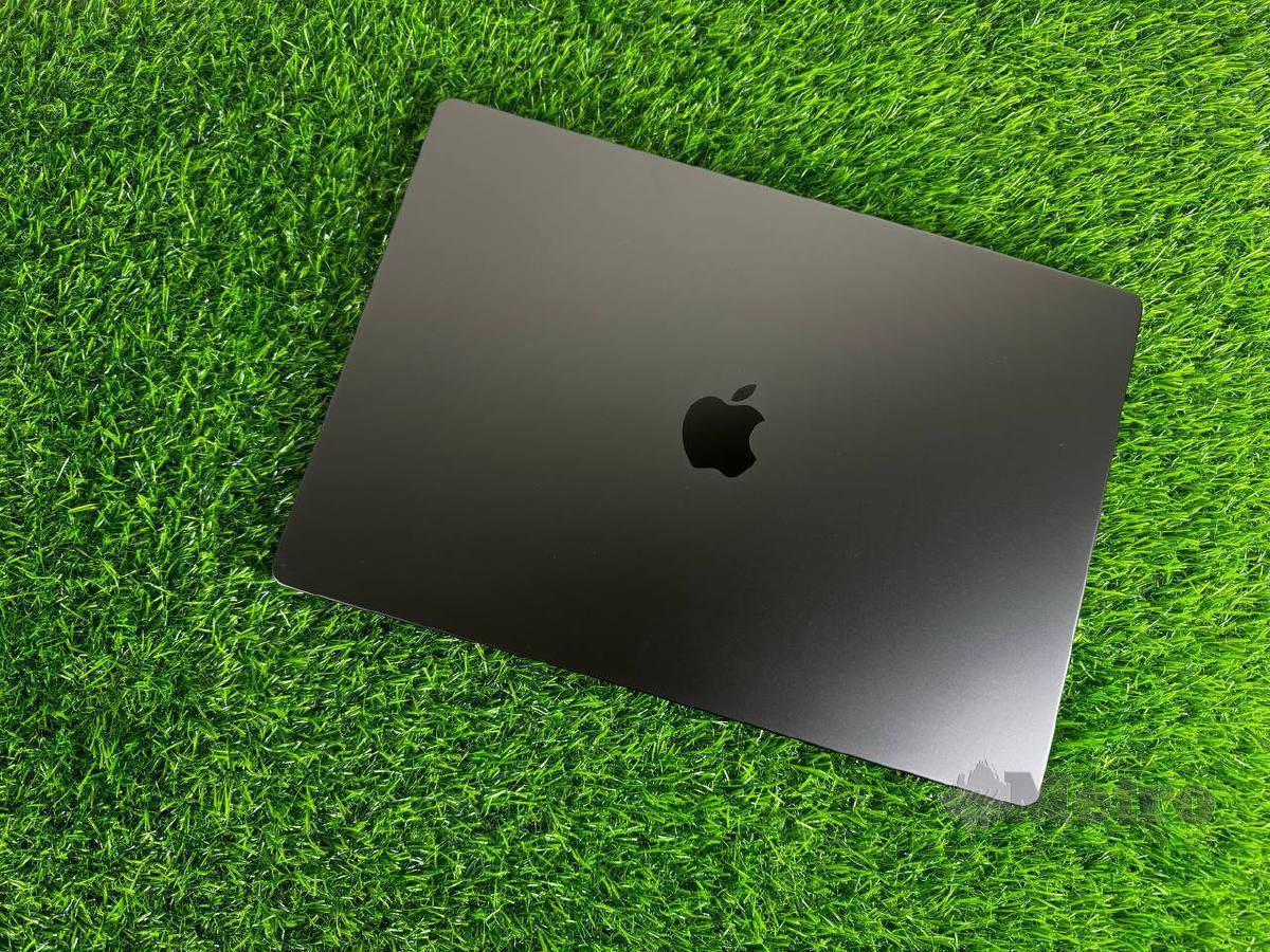 PENGENALAN MacBook Pro 14 inci dan 16 inci dengan cip variasi M3 memberikan talaan kuasa lebih baik.