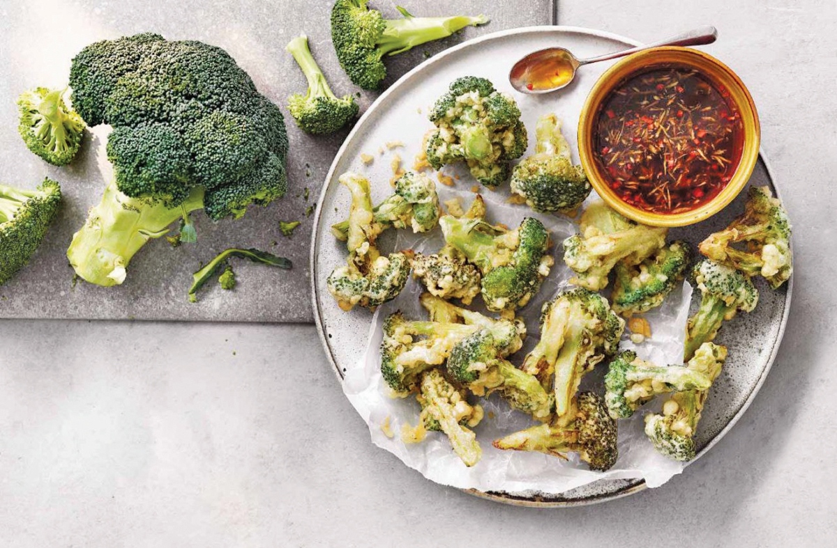 TEMPURA brokoli boleh jadi snek sayur enak.