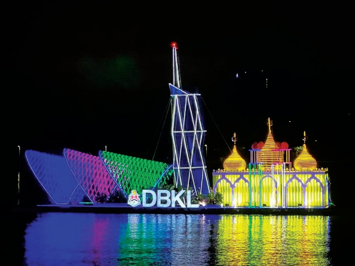 SISIRAN Tasik Putrajaya dilimpahi dekorasi pencahayaan sempena Festival Lentera.