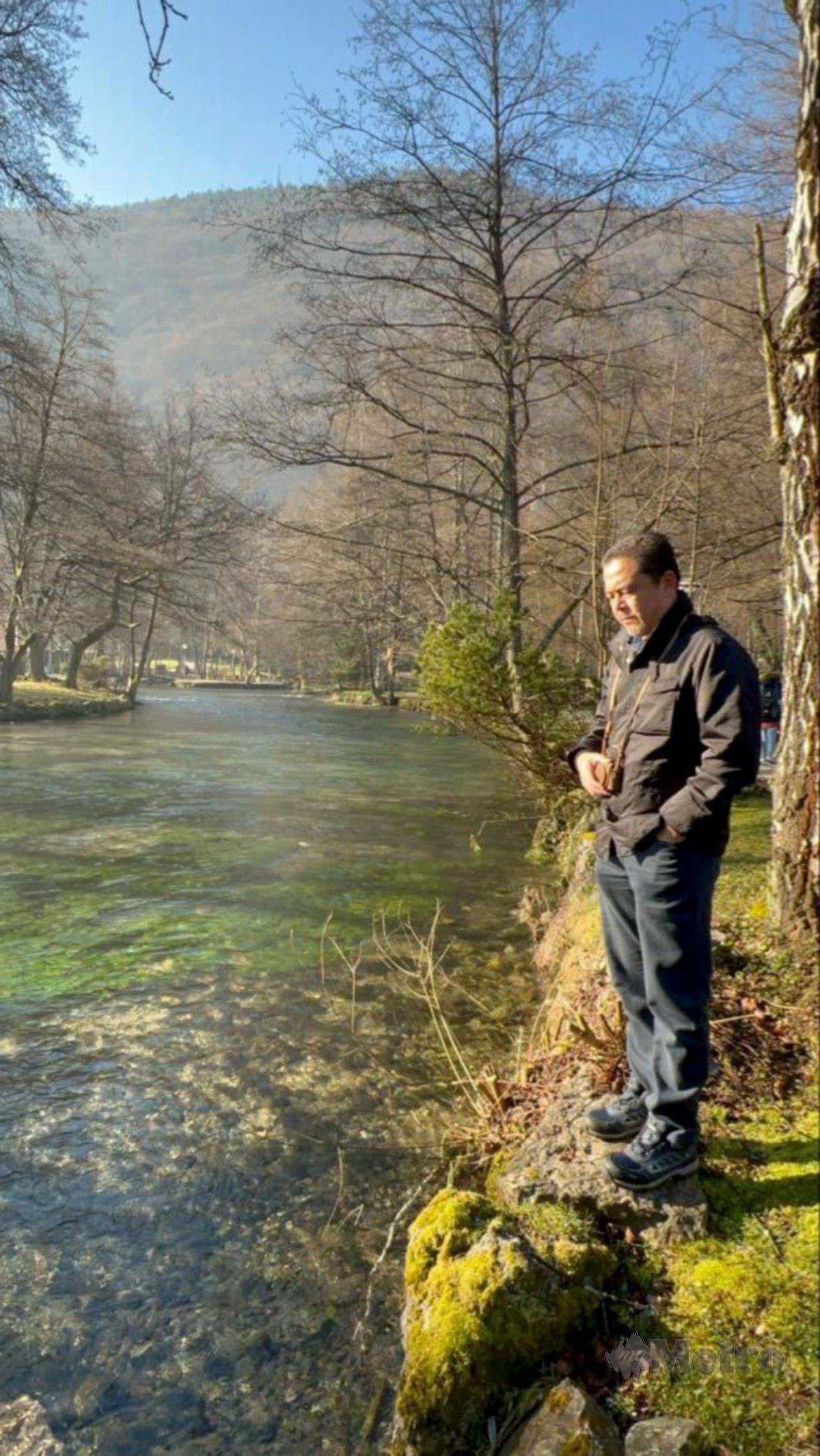 AIR sungai yang jernih di Vrelo Bosne. 