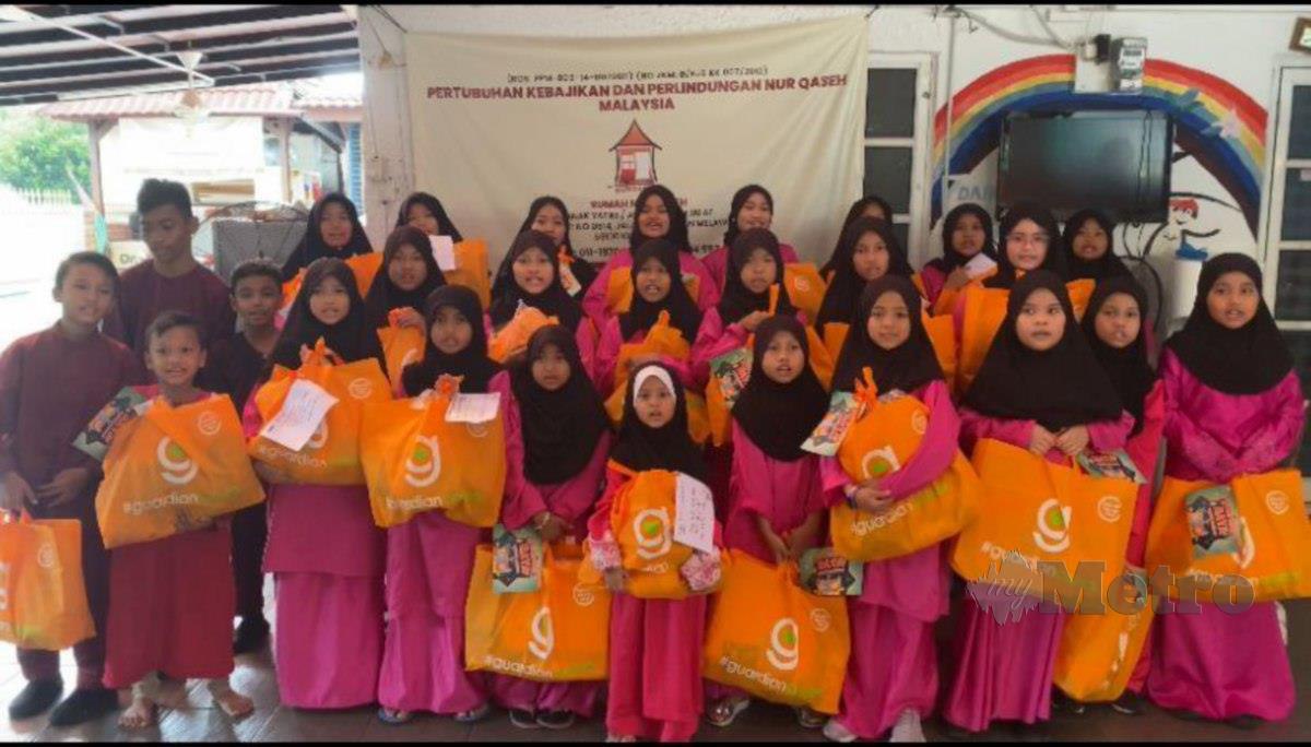 guardian menyumbang hadiah raya untuk 100 kanak-kanak dari Pertubuhan Kebajikan Dan Perlindungan Nur Qaseh Malaysia dengan jumlah keseluruhan sumbangan bernilai RM10,000.