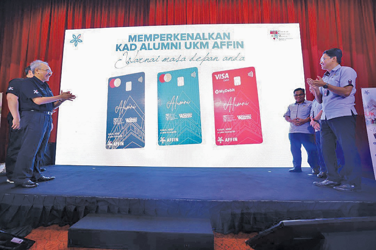 KAD alumni UKM Affin diperkenalkan untuk menonjolkan identiti alumni UKM dan mewakili jalinan sepanjang hayat alumni bersama alma mater mereka.