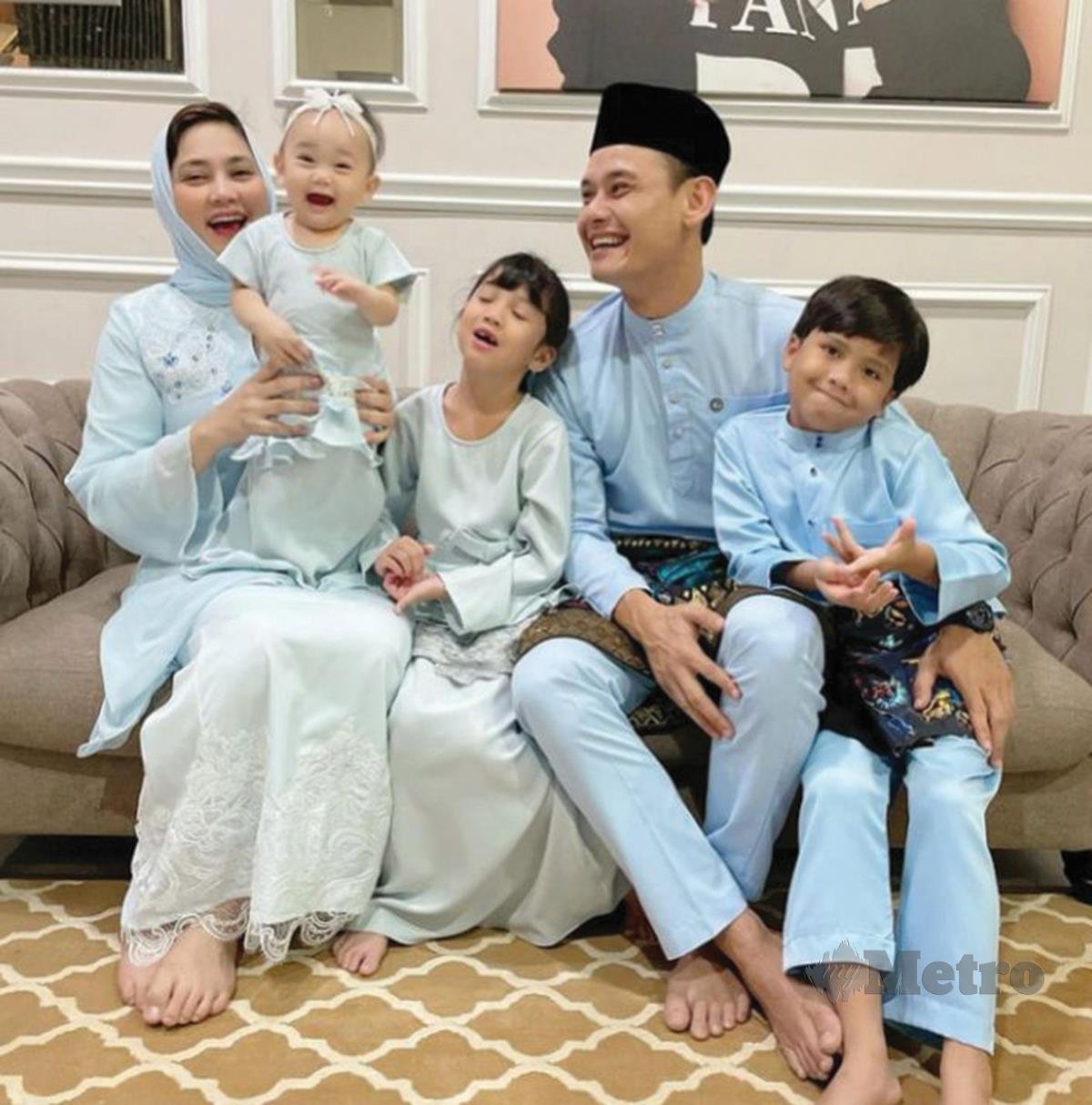 KELUARGA bahagia, Aidil bersama isteri, Fasha dan anak-anak.