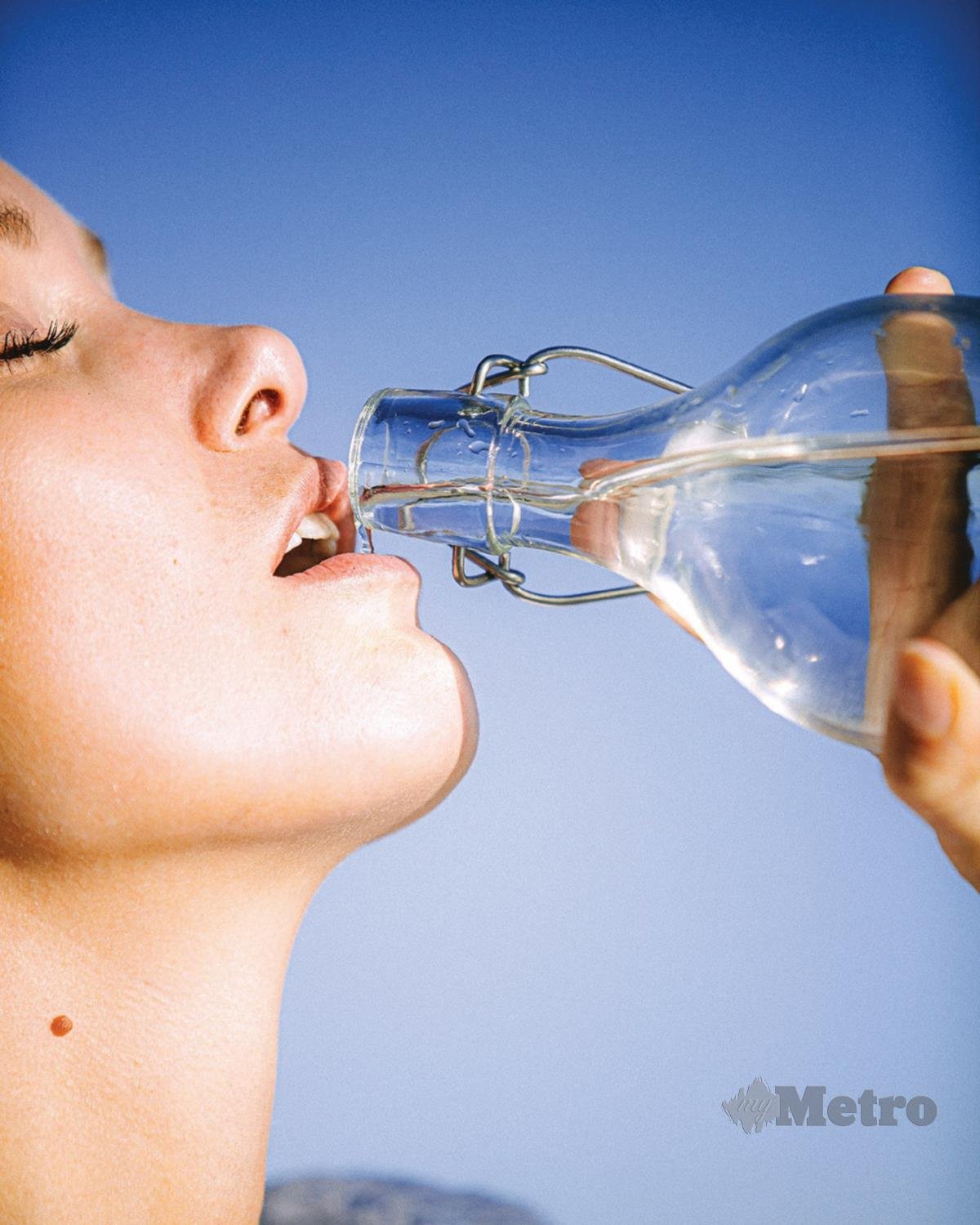 PASTIKAN air sentiasa cukup bagi memastikan mulut tidak berbau walaupun ketika berpuasa.