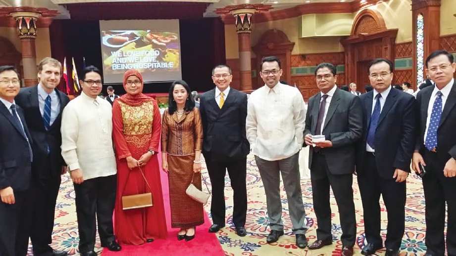 MENGHADIRI Majlis Resepsi Diplomatik oleh Kedutaan Asing ketika penempatan di Bandar Seri Begawan. FOTO: Ihsan Wisma Putra