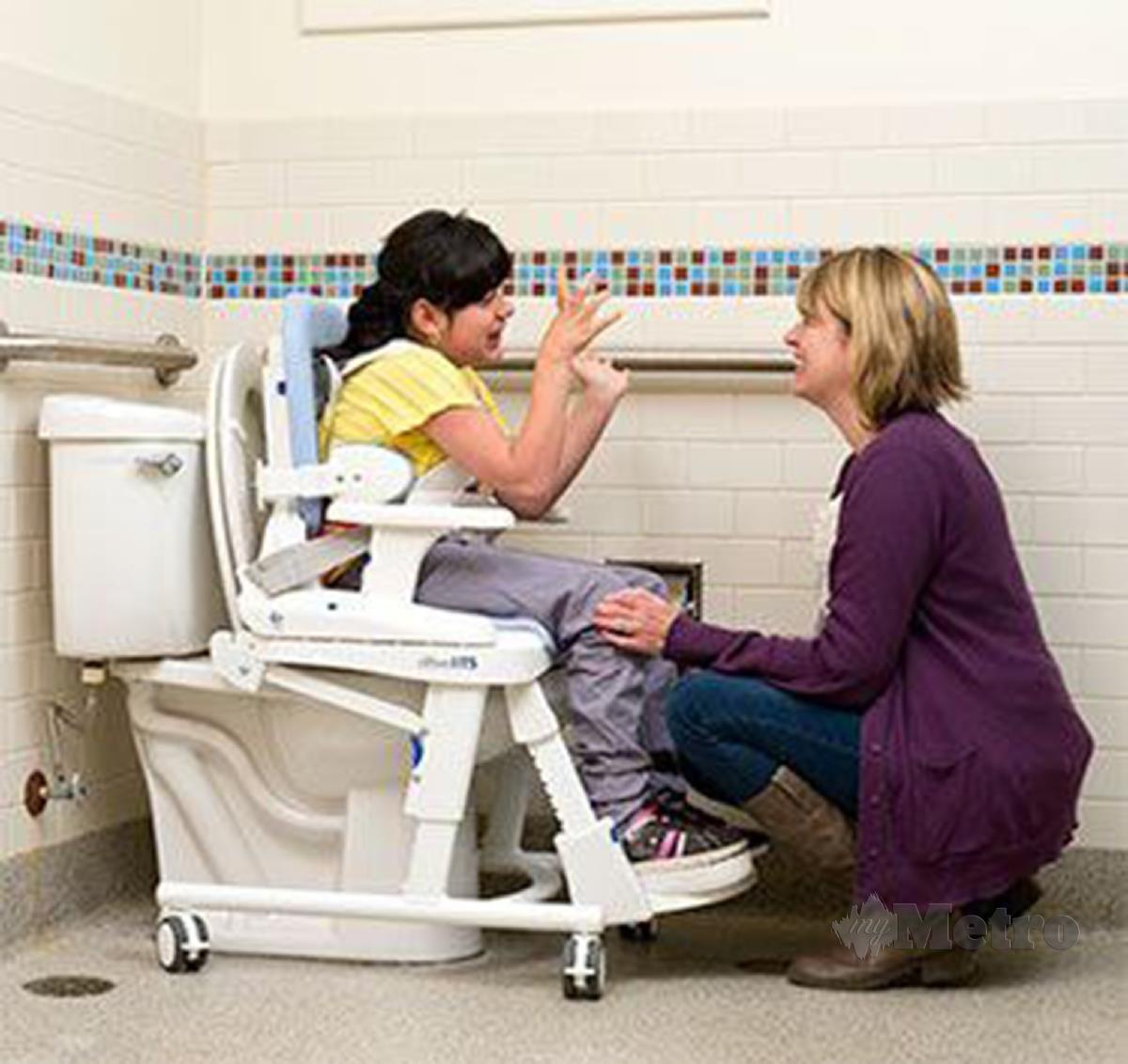KANAK-kanak istimewa tidak terkecuali daripada latihan ke tandas.