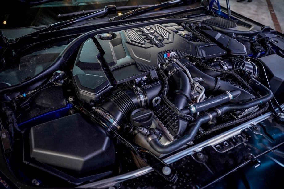 ENJIN 4.4 liter V8 TwinPower Turbo.
