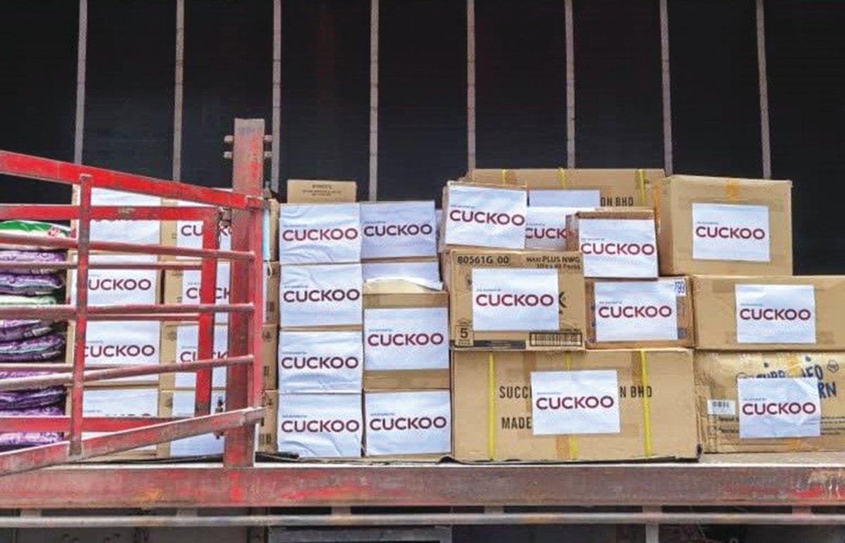 INISIATIF komuniti 'CUCKOO Love, Care Project' menyumbang 300 set barangan keperluan kepada mangsa banjir di Pahang menerusi Yayasan Al-Sultan Abdullah (YASA).