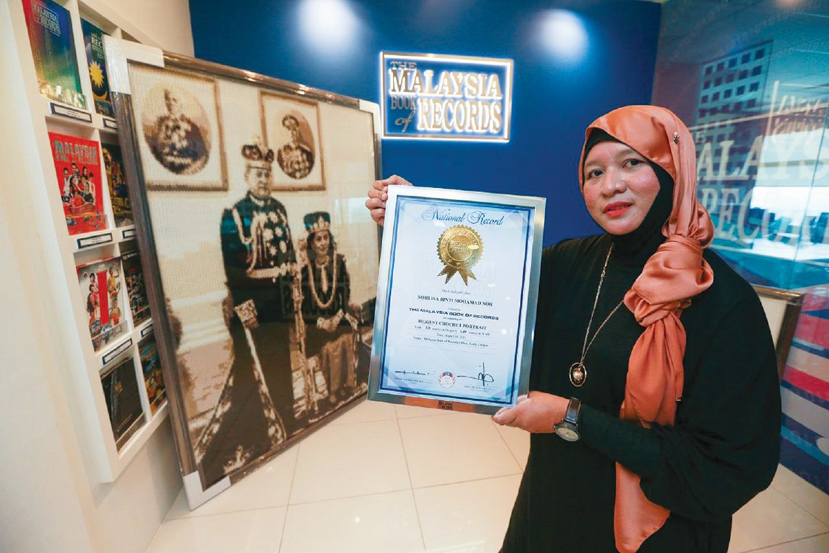 KREATIVITI Norlisa mendapat pengiktirafan Buku Rekod Malaysia (MBOR).