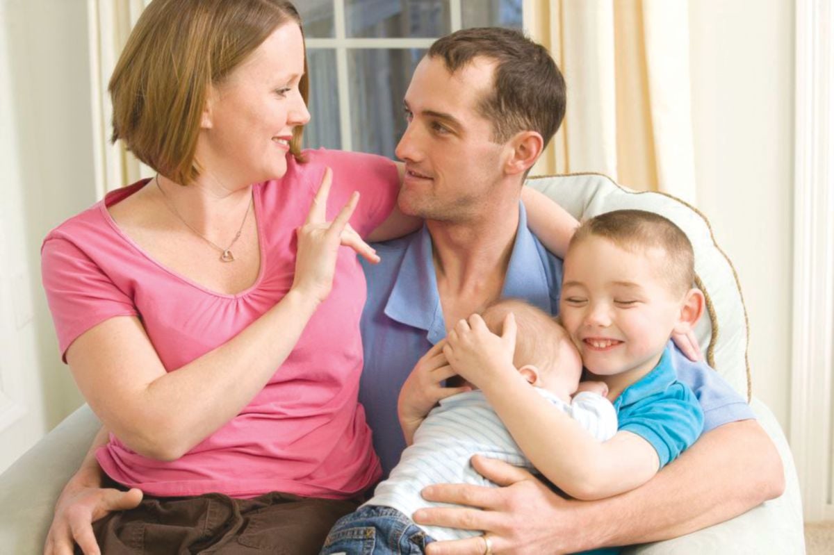 FAKTOR genetik, terutama bayi yang mempunyai ahli keluarga yang turut mengalami kehilangan pendengaran.