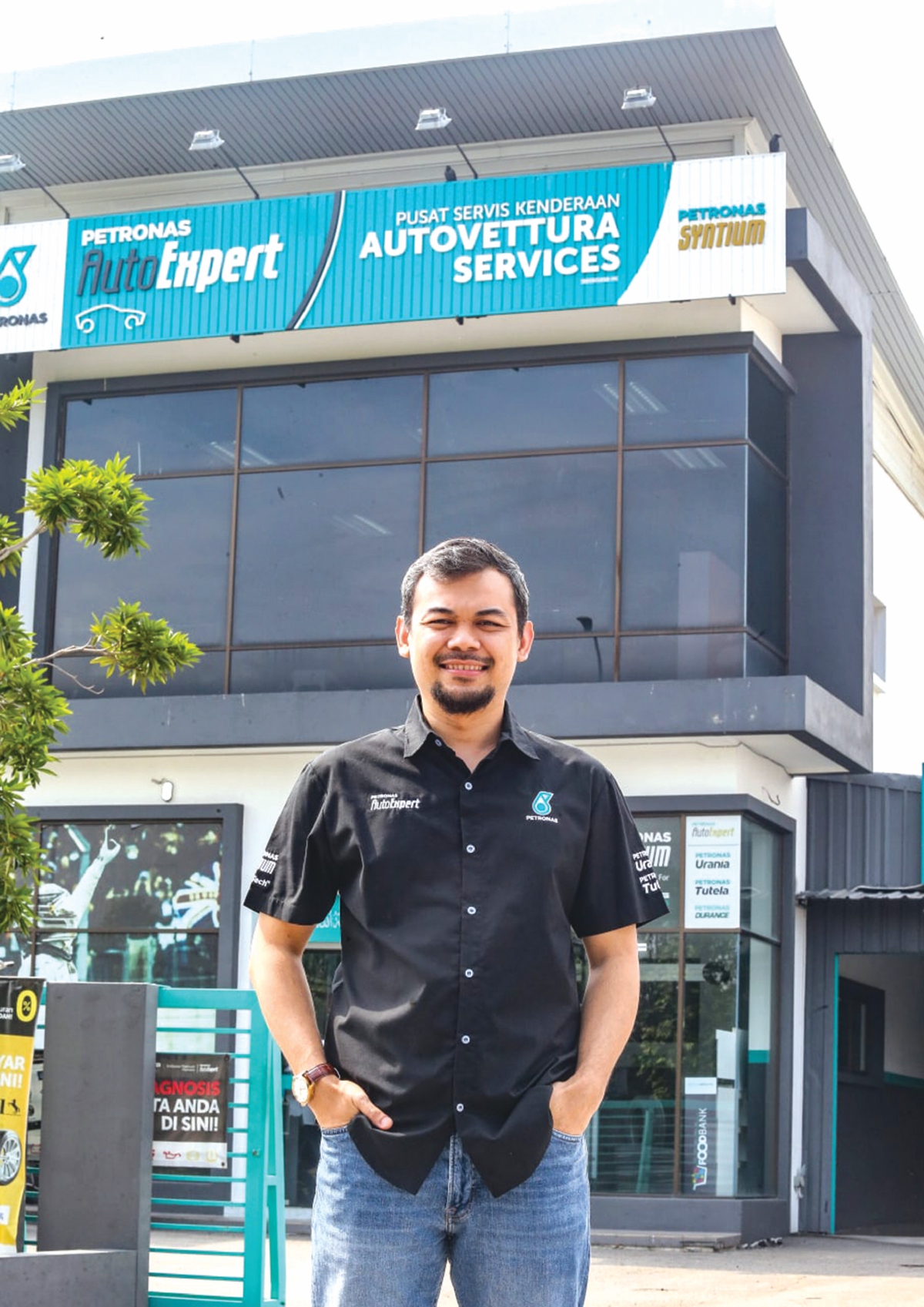 MOHAMMED Fidzri Shafeeq mulakan perniagaan bengkel talaan perlumbaan kereta dan membaiki kenderaan sejak 2010.