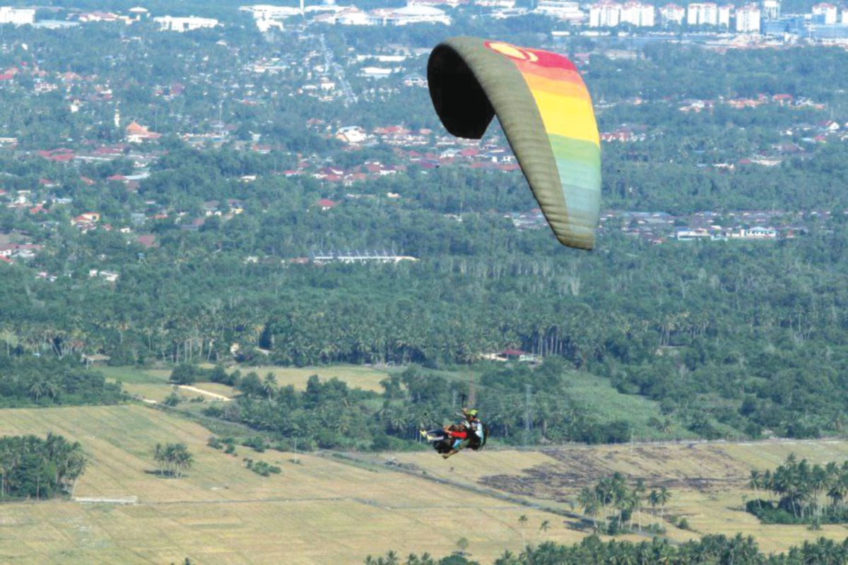 LOKASI popular peminat aktiviti paragliding. 