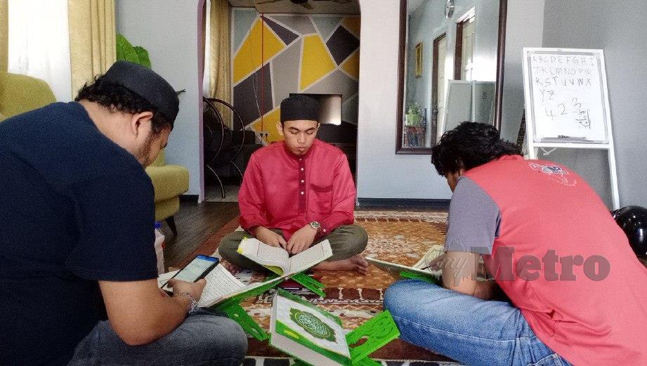 Muhammad Asyraf ditugaskan untuk mengajar al-Quran secara percuma. Foto Noorazura Abdul Rahman
