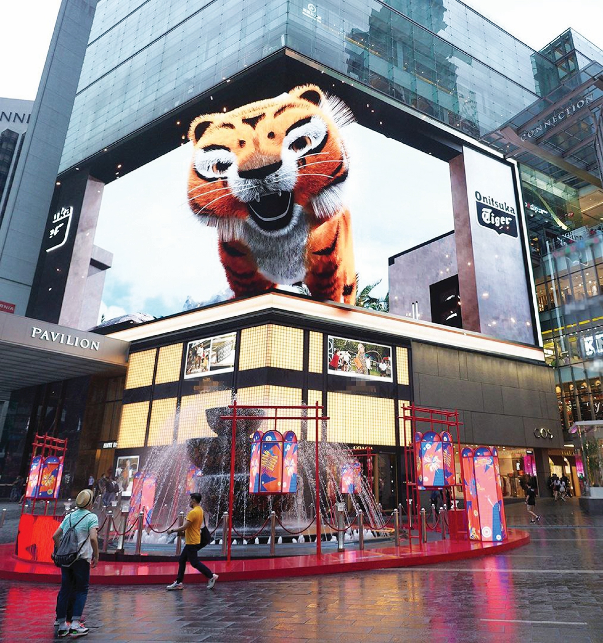 ANIMASI 3D menarik menghiasi kedai flagship Onitsuka Tiger di pusat beli-belah Pavilion Kuala Lumpur sempena sambutan Tahun Baharu Cina. 