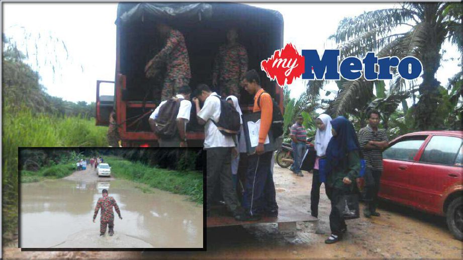 Pihak bomba menggunakan lori untuk membawa pelajar yang terkandas akibat banjir. Foto ihsan bomba