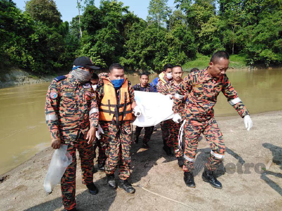 MAYAT mangsa  ditemui pasukan mencari dan menyelamat (SAR) kira-kira tiga kilometer dari lokasi mangsa dilaporkan tergelincir di sungai itu. FOTO Ihsan Bomba