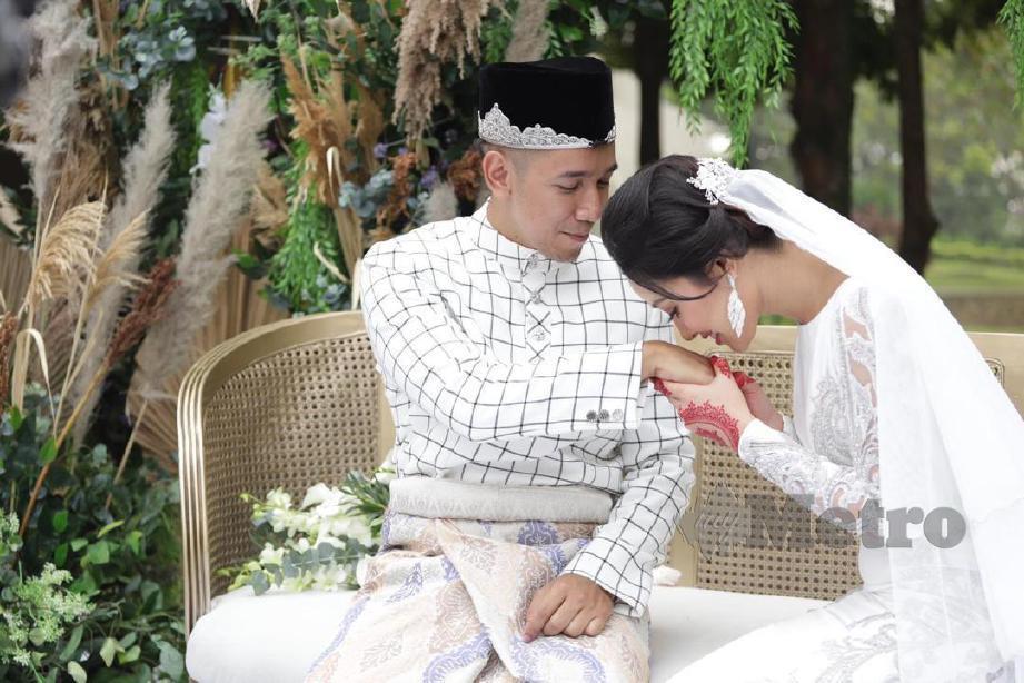 SUFIE Rashid dan isterinya, Nurulain ketika majlis pernikahan mereka. FOTO Ihsan HMP Studio SG