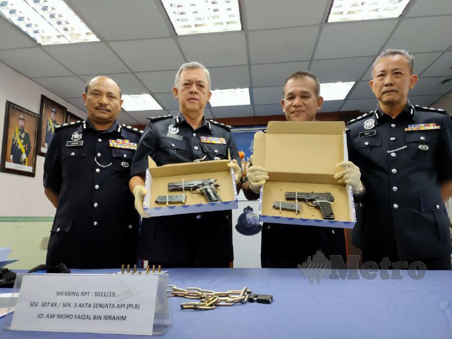 ANTARA pistol yang dirampas daripada suspek kes culik yang mati ditembak polis, hari ini. FOTO Mohd Azren Jamaludin
