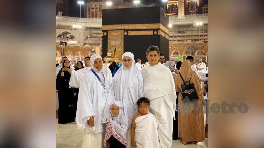 NUR Sajat (tengah berdiri) ketika melakukan umrah di Tanah Suci. FOTO Instagram