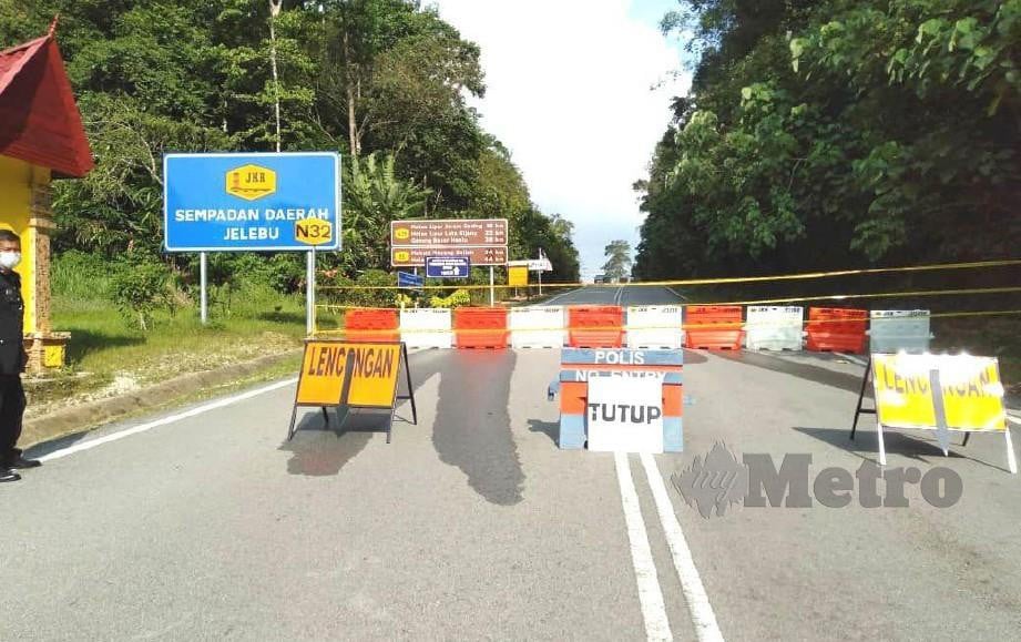 JALAN Genting Peras - Kuala Klawang di sempadan daerah Jelebu - Hulu Langat ditutup kepada semua kenderaan. FOTO ABNOR HAMIZAM