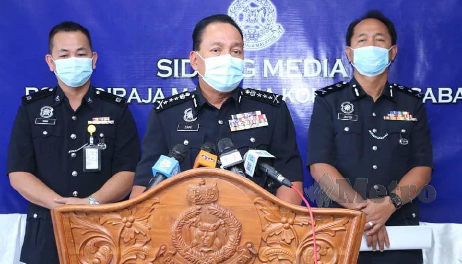 ZAINI (tengah) ketika sidang media di Ibu Pejabat Polis Kontinjen (IPK) Sabah, Kota Kinabalu. FOTO JUWAN RIDUAN