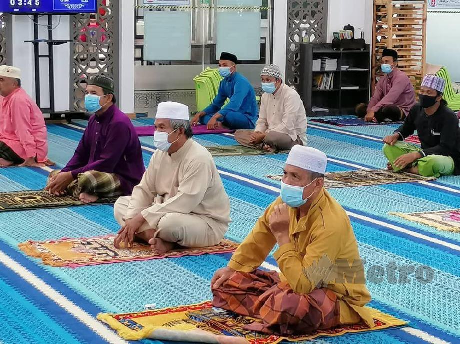 Jemaah Masjid Al-Muhtadi Ramuan China Besar bersyukur kerana dapat kembali menunaikan solat Jumaat. Ihsan Masjid Al -Muhtadi