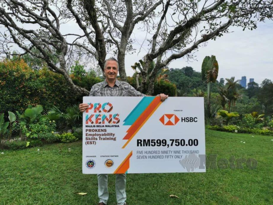 Stuart Milne ketika menyumbang dana sebanyak RM599,750 bagi menjayakan PROKENS. 