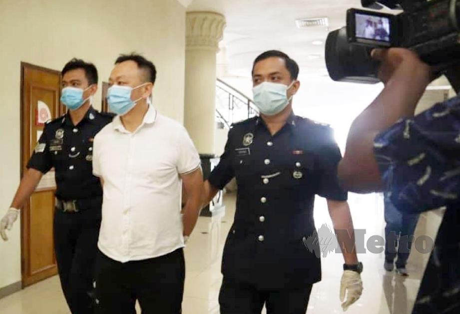 Teik Keng tidak mengaku  bersalah di Mahkamah Majistert Kuantan hari ini atas tuduhan menipu skim pelaburan tidak wujud membabitkan nilai RM148,000 pada 2014. FOTO MOHD RAFI MAMAT