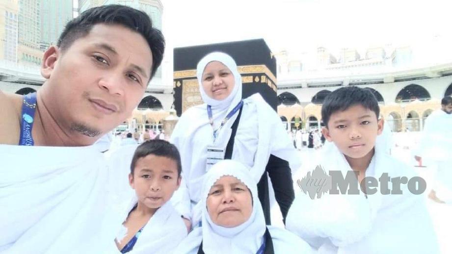 GAMBAR kenangan Wan Mazlinda bersama keluarga ketika di Masjidil Haram, Makkah. FOTO Ihsan 