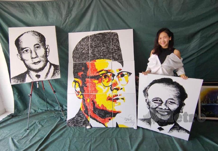 Vivian menunjukkan potret cap jari (dari kiri) Tun Tan Cheng Lock, Tunku Abdul Rahman Putra Al-Haj dan Tun VT Sambanthan yang dihasilkannya. FOTO Ihsan Vivian Ng Suet Yuan