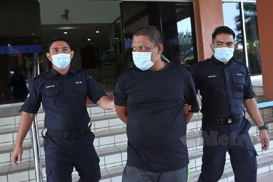 Tertuduh, Abd Wahab Said, 45, dijatuhi hukuman gantung sampai mati di Mahkamah Tinggi Kuala Terengganu hari ini atas pertuduhan mengedar dadah jenis methamphetamine dan heroin, tiga tahun lalu. FOTO GHAZALI KORI
