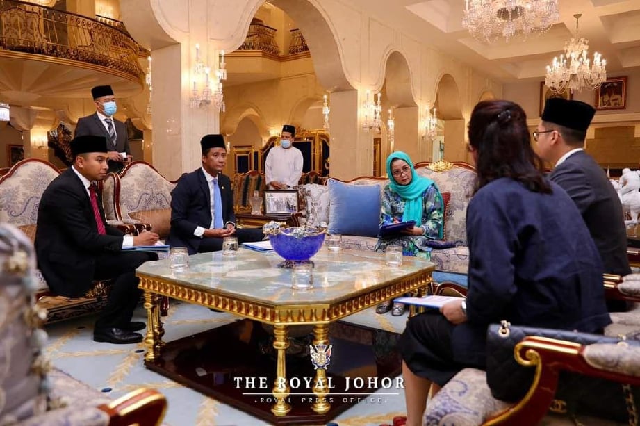 Permaisuri Johor, Raja Zarith Sofiah Almarhum Sultan Idris Shah berkenan mempengerusikan mesyuarat Yayasan Raja Zarith Sofiah Negeri Johor di Istana Bukit Serene, Johor Bahru. FOTO ROYAL PRES OFFICE