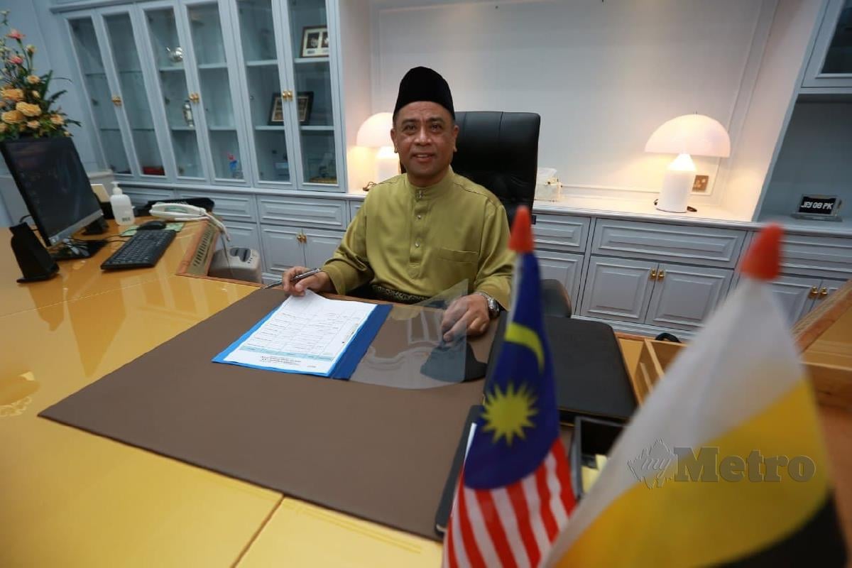 Menteri Besar, Datuk Saarani Mohamad memulakan tugasnya ssebagai Menteri Besar ke-14 di Bangunan Perak Darul Ridzuan. FOTO SHARUL HAFIZ ZAM