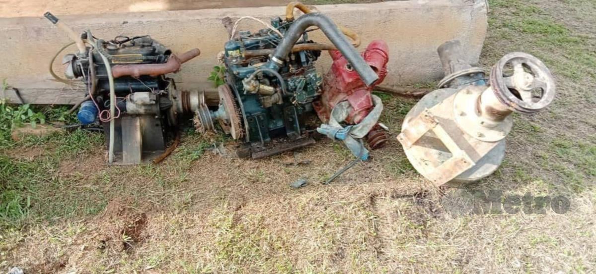 Enjin pam air dan peralatan yang akan digunakan sindiket melombong emas haram ditemui dalam Hutan Simpan Ibam. FOTO/MOHD RAFI MAMAT