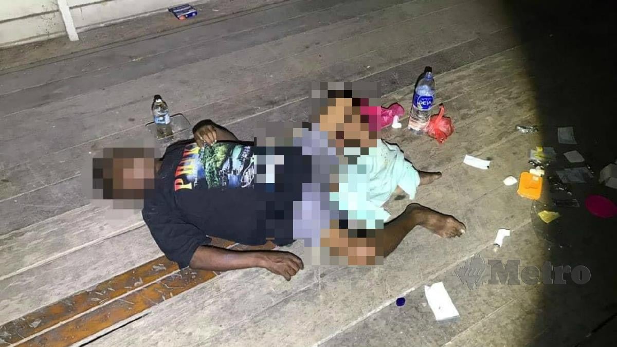 KEADAAN seorang lelaki yang ditemui mati di rumah terbiar milik NGO di Jalan Lama, Port Dickson. FOTO Ihsan Polis