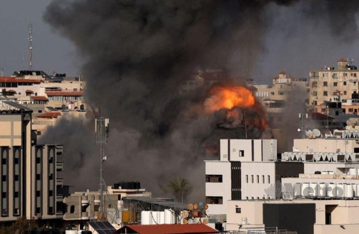 SERANGAN udara yang dilancarkan rejim zionis di Gaza. FOTO Ihsan Dr Khaleel Ataallah