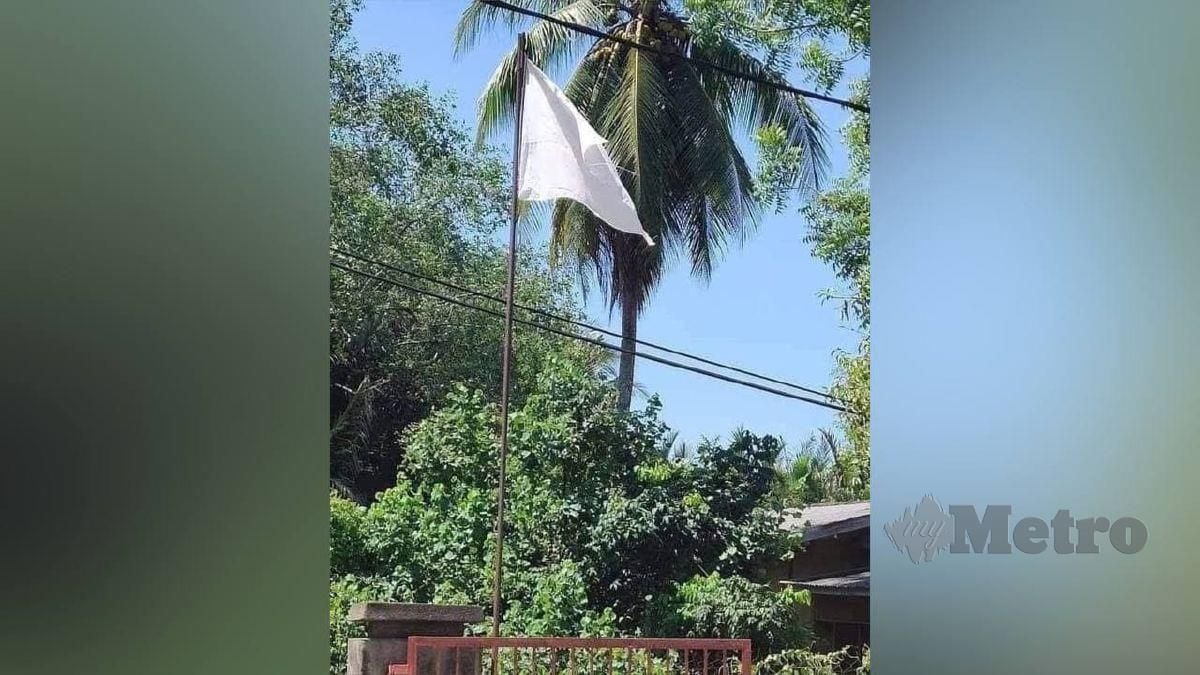 KEMPEN kibarkan bendera putih mendapat perhatian warganet sejak semalam. FOTO ihsan pengguna Facebook