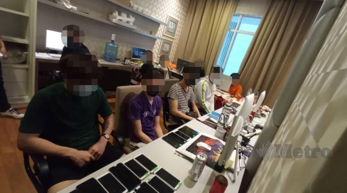 ANTARA individu yang ditahan selepas dipercayai terbabit dengan kegiatan judi dalam talian di sebuah kondominium di Jalan Stonor, Kuala Lumpur, dalam serbuan, semalam.