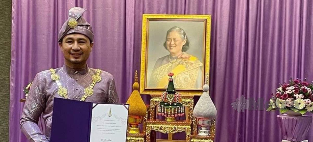 Norhailmi ketika menerima Anugerah Princess Maha Chakri (APMC) 2021  di Konsulat Thailand di Pulau Pinang, baru-baru ini. Foto Ihsan Pembaca