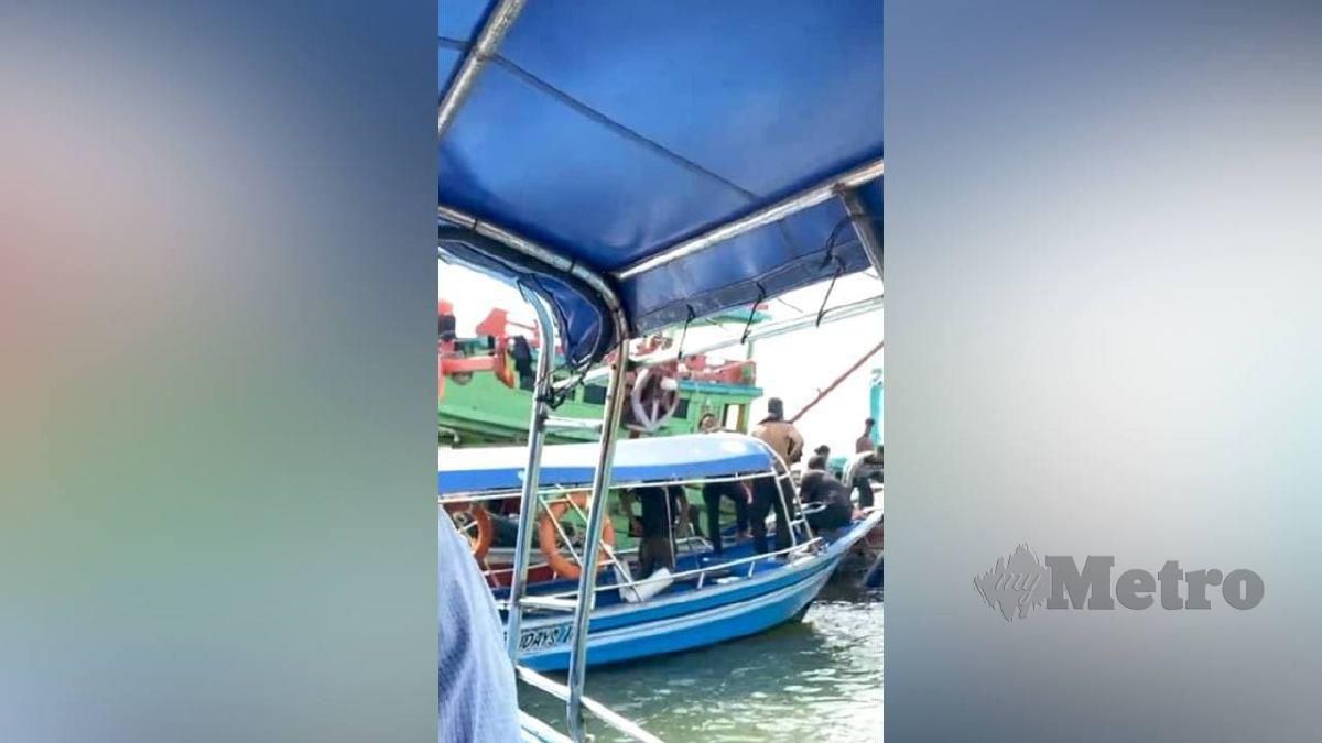 KEADAAN di Jeti Pelancongan Kuala Besut selepas insiden bot pelancong bertembung bot nelayan semalam. FOTO Ihsan Pembaca