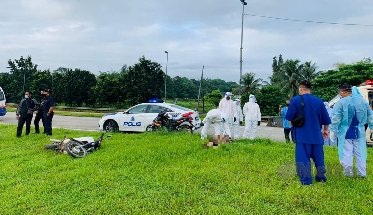 MANGSA ditemukan meninggal dunia di Kilometer 28 Jalan Kuala Terengganu-Berang. FOTO Ihsan Polis