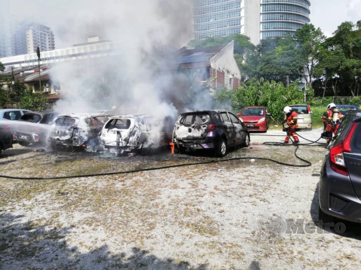 Sembilan kenderaan musnah dalam kebakaran di tempat letak kereta di Jalan SS 20/1 di sini hari ini.