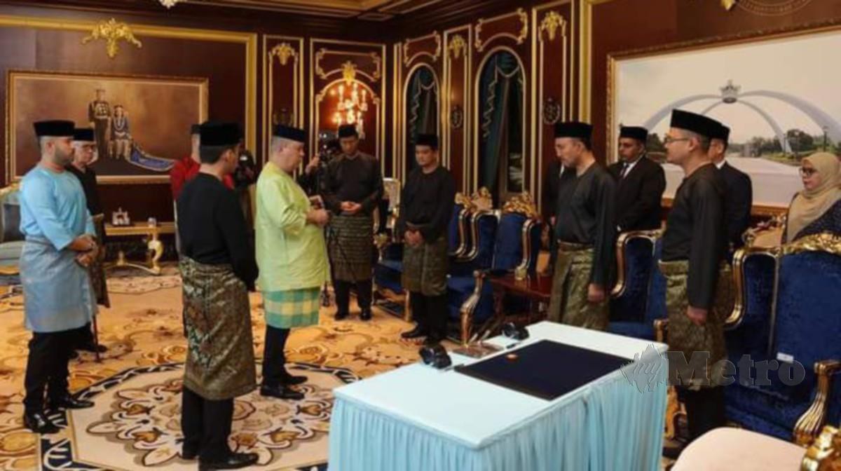 SULTAN Ibrahim berkenan bertitah bersama barisan Exco Johor baharu. FOTO Ihsan RPO